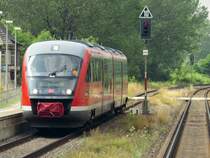 642 191 der Regio DB auf dem Weg von Halberstadt nach Dessau hier im Bahnhof von Frose am 09.07.2014. Bild vom Bahnsteig gegenüber gemacht.