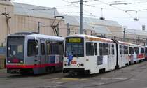 2 abgestellte Boeing LRV's bei der Endhaltestelle Linie K+J. Balbao Park 02.08.2014