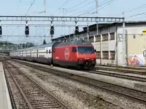 SBB - 460 054-0 vor IR bei der einfahrt im Bahnhof Burgdorf am 10.08.2014