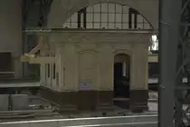 Blick auf den zur Zeit im Umbau befindlichen Bahnsteig 1/2 im Bahnhof Dresden Neustadt.Die alten hölzernen Aufsichtsbuden werden wohl überleben (?) 16.08.2014 14:22 Uhr.