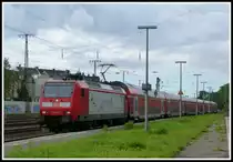 146 028 ist eine von vielen Loks bei DB Regio NRW, welche die Reklame  Damit Deutschland vorne bleibt  besitzt.
Sie fährt am 19.8.14 mit einem RE 5 nach Emmerich durch den Bahnhof Köln West und wird in kürze den Kölner Hbf erreichen. 