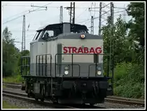 Eine Ost V100 von STRABAG fährt am 19.8.14 ohne Ladung über die Ratinger Westbahn in Richtung Süden.
Aufgenommen bei Lintorf. 
