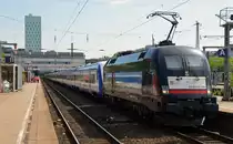 182 534 hat am 04.07.14 die NOB aus Westerland in Hamburg-Altona übernommen und wird sie nun als HKX nach Köln befördern.