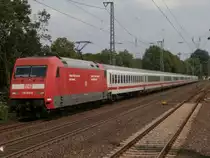 Am 1.8.14 kam 101 015-6 Unsere Züge schonen die Umwelt mit einem langen IC durch Düsseldorf Oberbilk gefahren.

Düsseldorf 01.08.2014