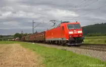 Kleiner Lichtblick: 185 191 mit einem gemischten Güterzug am 20.08.2014 bei Kollmarsreute.