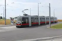 Wien Wiener Linien SL 26 (B 660) Hausfeldstrasse / U-Bahnhof Hausfeldstrasse am 8. Juli 2014.