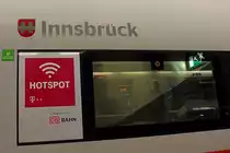 Züge verbinden... HOTSPOT verbindet... Lippen verbinden - aber hier wurde der Lippenstift offensichtlich ganz kreativ eingesetzt.
Der ICE 1508 von München Hbf nach Warnemünde am 20.08.2014 in Berlin Hauptbahnhof.