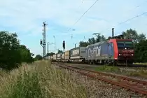 482 028-8 mit einem KLV-Zug in Richtung der Schweiz am Abend des 06.06.14 im n�rdlichen Teil des Bahnhofs Orschweier.
