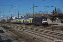 Inzwischen auch schon wieder Geschichte...

Ein Meridian-Ersatzzug, gebildet aus zweimal BR182 und vier Hocheinstieg-Dostos von Metronom. Das ganze dann noch  gesandwicht . 
Aufgenommen bei der Durchfahrt am Heimeranplatz am 14. Februar 2014.
