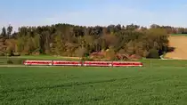 628 xxx mit S-Bahn, A-Linie (29359) bei Deutenhofen (17.04.2014)