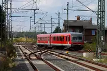 Der Triebwagen 628_928 588 als RB 54 von Berlin Gesundbrunnen nach Rheinsberg (Mark).
Am 12.08.2014 hat er gerade den Bahnhof LÖwenberg verlassen und biegt gleich nach links von der Nordbahn ab.