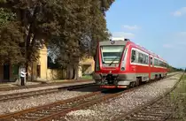 711 021 mit dem PT5412 von Novi Sad nach Bogojevo in Petrovac-Golzan am 22.08.14.