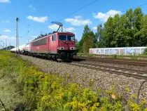 155 201 fährt mit einen Güterzug am Haken am 28.08.2014 durch Leipzig-Thekla.