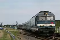 Drei verschiedene Lackierungen der BR 67400: 67569 mit TER 830906 Strasbourg-Sarreguemines auf Bahnhof Obermodern am 7-7-2014.