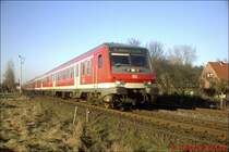 Bit einem neuen Steuerwagen pr�sentierte sich RE 35019 im April 2003 auf der Fahrt von Westerlan(Sylt) nach Hamburg-Altona kurz vor St.Michaelisdonn.