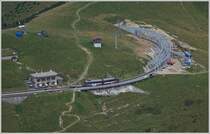 Bei Jaman wird die alte Holzgalarie durch eine Stahl/Beton Galerie ersetzt.
(04.09.2014)