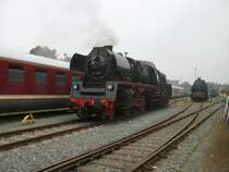 7.9.14
23 1019  im DLW Meiningen.
Im Hintergrund sind noch 95 1027 und der  Weltmeisterzug 