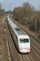 Inzwischen wird hier viergleisig gefahren: ICE 75 (Hamburg–Z�rich) am 31.03.2010 zwischen Stelle und Ashausen.