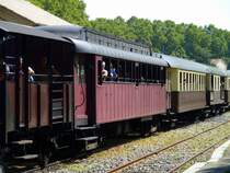 Frankreich, Languedoc, Gard,  Train à vapeur des Cévennes  von Anduze nach Saint-Jean-du-Gard. Die Personenwagen des Zuges im Bahnhof Anduze. 07.08.2014. http://www.trainavapeur.com/