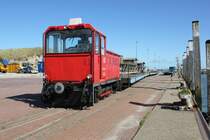 FAUR 399 106-4 wartete am 26.08.2014 am Westanleger auf die Beladung einiger Flachwagen.