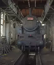 Eine Lok der Baureihe 433 (?) mit Grablichtern im Lockschuppen Turnov , würde gerne aufgearbeitete werden....Gelände öffentlich zugängig,fachsimpeln und  fotografieren erwünscht  mit den Vereinsmitgliedern, die alles betreuen. 13.09.2014 12.24 Uhr.