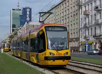 STRASSENBAHNBETRIEBE IN POLEN
Strassenbahn WARSCHAU
Niederflurgelenkwagen des Typs PESA 120 N Nr. 3106
aufgenommen am 14. August 2014 
Foto: Walter Ruetsch