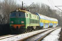 ET22-635 mit Personenzug nach Raciborz in Czechowice-Dziedzice am 30.12.2006