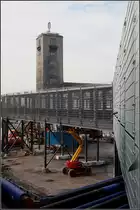Ein Blick zum Bahnhofsturm -

Auf dem langen Weg zu den Gleisen bietet sich dieser Blick zum Turm.

Stuttgart Hbf, 18.09.2014 (M)