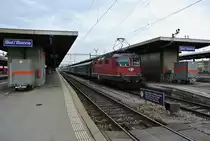 Auch zwischen Biel und Bern war heute ein Ersatzzug im Einsatz. Re 4/4 II 11133 ex Swiss Express mit dem Oltner Bedarfspendel als Ersatz RE 2948 in Biel/Bienne, 18.09.2014.