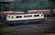 Am 8.6.1988 stand 111077 im Gleisvorfeld des Bahnhofs Hamburg Harburg.