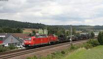 185 023-9 und 294 868-5 mit dem Ek 55834 (Villingen(Schwarzw)-Offenburg Gbf) bei St.Georgen 18.8.14
