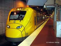 Triebzug CAT 6 City Airport Train steht in Stockholm Central abfahrbereit als  Arlanda Express  7862 nach Arlanda Norra zum Flughafen - 14.03.2006 am Abend
