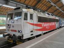 163 043-3 Vlakem na EURO (Sonderlackierung zur Fußball-Europameisterschaft EM) im Bahnhof Breslau (Wroclaw Glowny) am 21. August 2014