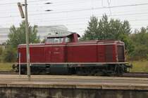 211 054-2 am 13. September 2014 im Bahnhof Weimar.