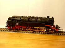 BR 84 002 von Hruska. Neuauflage Anfang der 90er der 84 001 aus den 60ern. In einer limitierten Auflage von 2500 St�ck!Und 7poligem Motor! Nat�rlich vorbildgetreu mit Spurkranzloser Treibachse. 
Mit Federpuffern und sehr erhabener Beschriftung!
