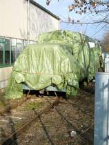 Nein hier war bestimmt nicht der Verh�llungsk�nstler Christo am Werk. 2 verh�llte V10b in Wurzen, 29.12.06