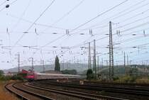 Der IC nach Hamburg-Altona, auf einer bergabw�rts liegenden Kurve,
geschoben von der 101 014.