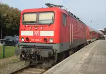 114 003-7+143 193-1(hinten)waren mit dem Warnem�nde-Express 18591 von Warnem�nde nach Berlin Hbf(tief)in Warnem�nde abgestellt.28.09.2014
