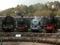 Gruppen Foto! Hier präsentieren sich von links 95 0028-1, 97 502, 80 030 und 66 002. Nach der Dampflok Parade wurde die Drehscheibe für Besucher freigegeben was dieses Bild möglich machte.

Bochum Dahlhausen 20.09.2014