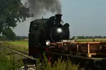 IHS Nr.20 zieht einen GmP von Gillrath nach Schierwaldenrath, hier hat sie einen Feldwegübergang passiert und nähert sich dem HP Gelindchen. 28.9.2014