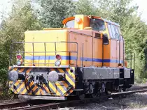 Abgestellt in einem öffentlichen zugänglichen Bereich  (Zufahrt über Parkplatz einer Kfz-Werkstatt) in Grünau stand am 28. September 2014  die Lok DL 9 (98 80 3 507 014-9 D-IGB)der Industriebahngesellschaft Berlin (IGB).