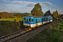 842 012-7 am Abend des 15.9.2014 bei Pěkná mit dem Os 8121 von Nové Údolí nach České Budějovice