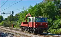 SŽ 916-004 Bahnkran fährt durch Maribor-Tabor Richtung Studenci. /28.8.2014