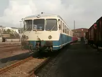 Einige werden ihn sicher kennen. Der Akkutriebwagen 815 672-1 steht mit 515 556-9 dahinter im Bahn Museum Dahlhausen. Die Akkutriebwagen fuhren damals unter anderen auch die Strecken:
Wedau - Düsseldorf
Nokia Bahn Bochum
Aachen - Maastricht
Mönchengladbach - Dalheim

Bochum Dahlhausen 20.09.2014
