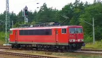 155 269-4 bekommt  GRÜN  durch ein  neues  Signal, welches seit 29.09.2014 in Betrieb ist. Freie Fahrt nach Brieske- weißes  B  . Aufgenommen am 30.09.2014.