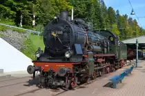 Der ganze Stolz der DRG war am 28.09.2014 neben dem badischen Wasserkran im württembergischen Bad Herrenalb zu bewundern, denn die Stammlok 58 311 des Albtal-Dampfzuges war gerade auf großer Tour.