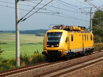 Hier ein Bahndienstfahrzueg der Baureihe 711. Das Fahrzeug fuhr gerade am Bahnbetriebswerk Chemnitz Hilbersdorf vorbei.