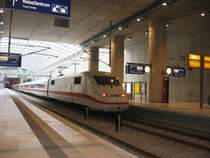 Ein ICE 2 aus Berlin wartet am 02.01.2007 im Bahnhof  K�ln / Bonn Flughafen  auf seine R�ckfahrt nach Berlin. 