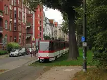 Abschiedsrunden: Bald enden die Tatra KT4D Linieneins�tze bei der Erfurter Stra�enbahn. EVAG 495 + 405 waren am 10.10.2014 nochmal auf der Linie 5 unterwegs. An der Endhaltestelle L�berwallgraben wird auf die Abfahrt Richtung Zoopark gewartet.