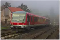 628 456 bei der Ausfahrt aus dem Bahnhof Bitburg-Erdorf am 19. November 2011.